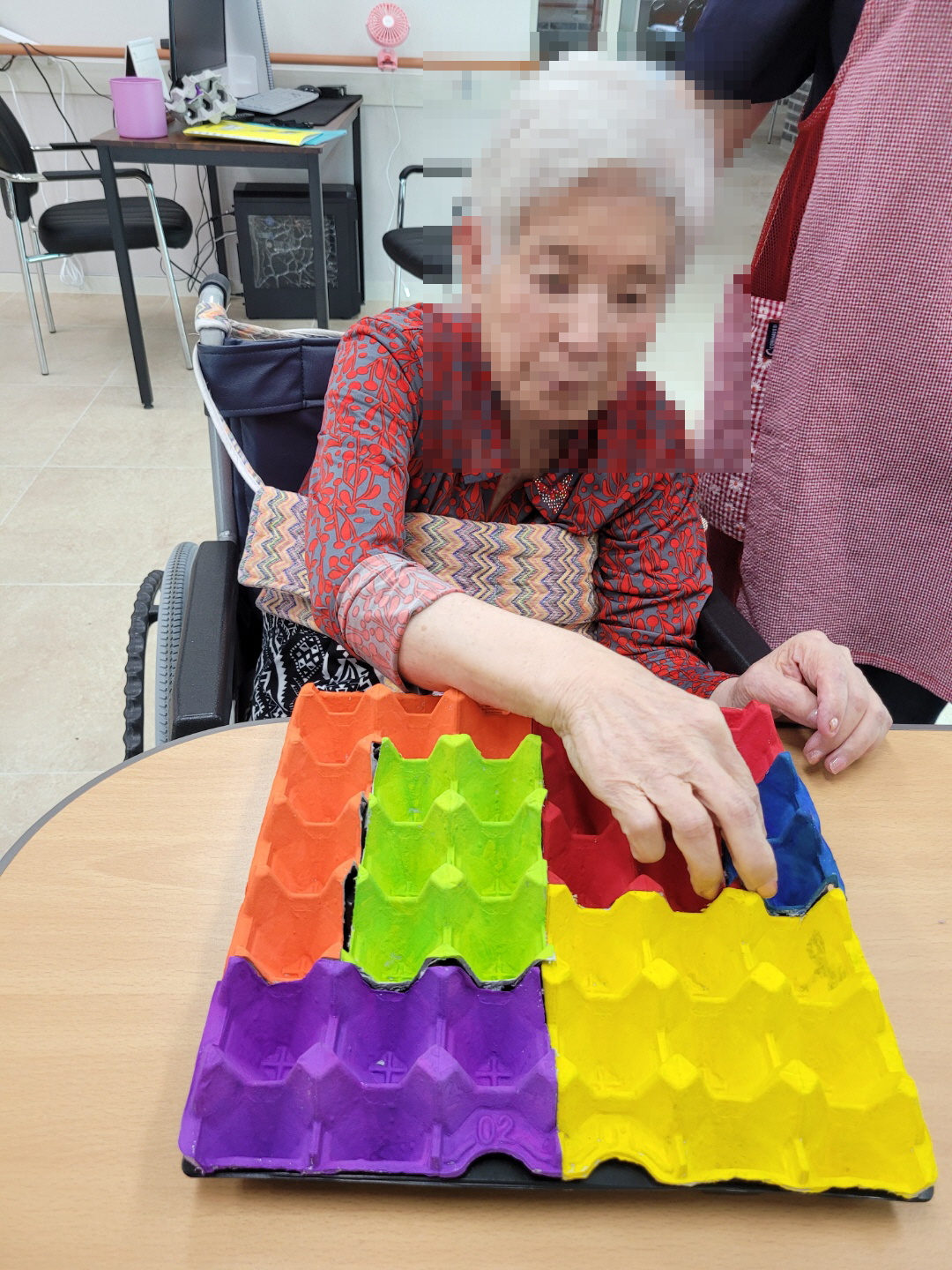 7월 14일_ 오전프로그램_ 계란판퍼즐맞추기(인지활동)