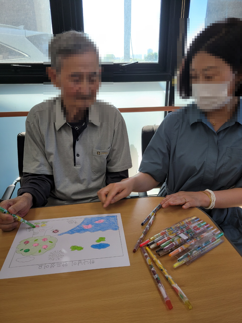 아기자기하게 색칠해용~